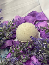 Cargar imagen en el visor de la galería, &quot;Aloe Eucalyptus&quot; Bath Bomb
